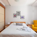 アパート Brkic マカルスカ