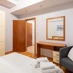 アパート Brkic マカルスカ